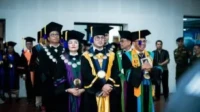 WISUDA-09664-1024x683_copy_512x341_copy_307x204