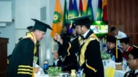 WISUDA-09721-scaled-895x430_copy_447x215