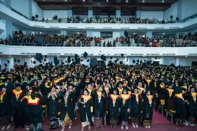 WISUDA-09932-1536x1024_copy_384x256